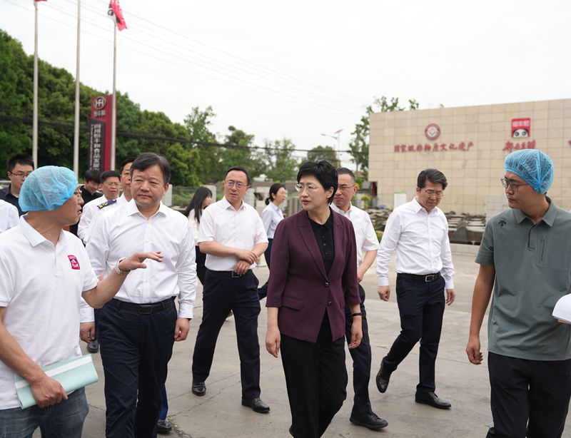 施小琳在成都德阳检查安全生产和消防安全工作拧紧责任链条提升防范能级切实维护人民群众生命财产安全守牢发展底线