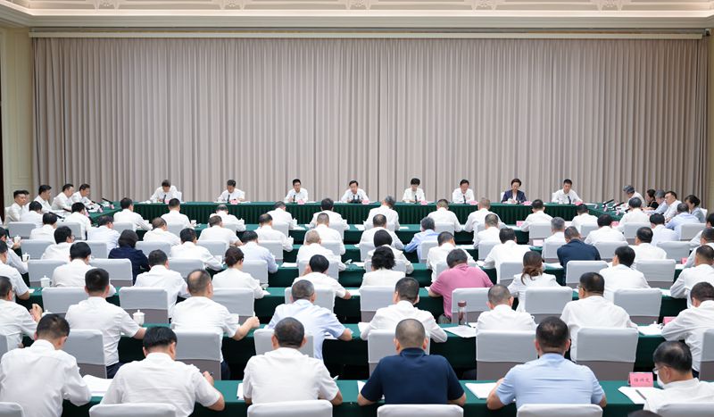 王晓晖主持召开省委专题会议强调振奋精神迎难而上挺膺担当勇挑大梁进一步做强做优做大国有资本和国有企业施小琳讲话