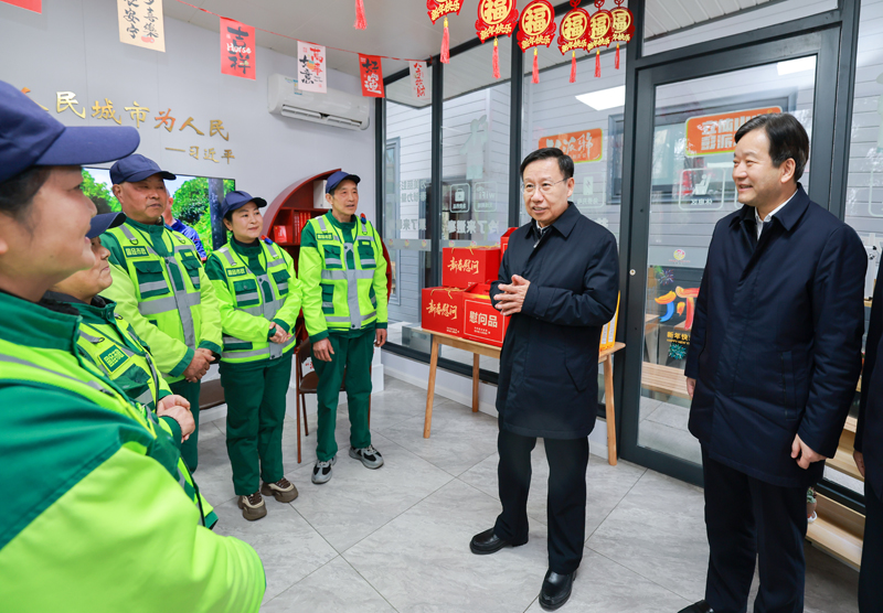 王晓晖施小琳田向利于立军等省领导率团开展春节走访慰问向全省各族人民致以诚挚问候和新春祝福